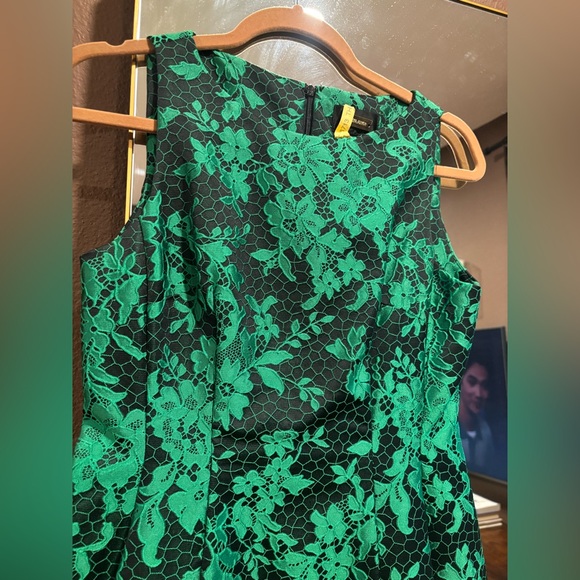 Alexia Admor Black and Green Floral Lace Mini Dress - Picture 3 of 9